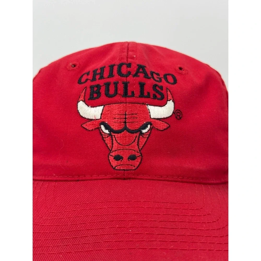 Vintage 1990's Chicago Bulls Plain Logo Snapback‎ Backside Spellout Red Hat Cap